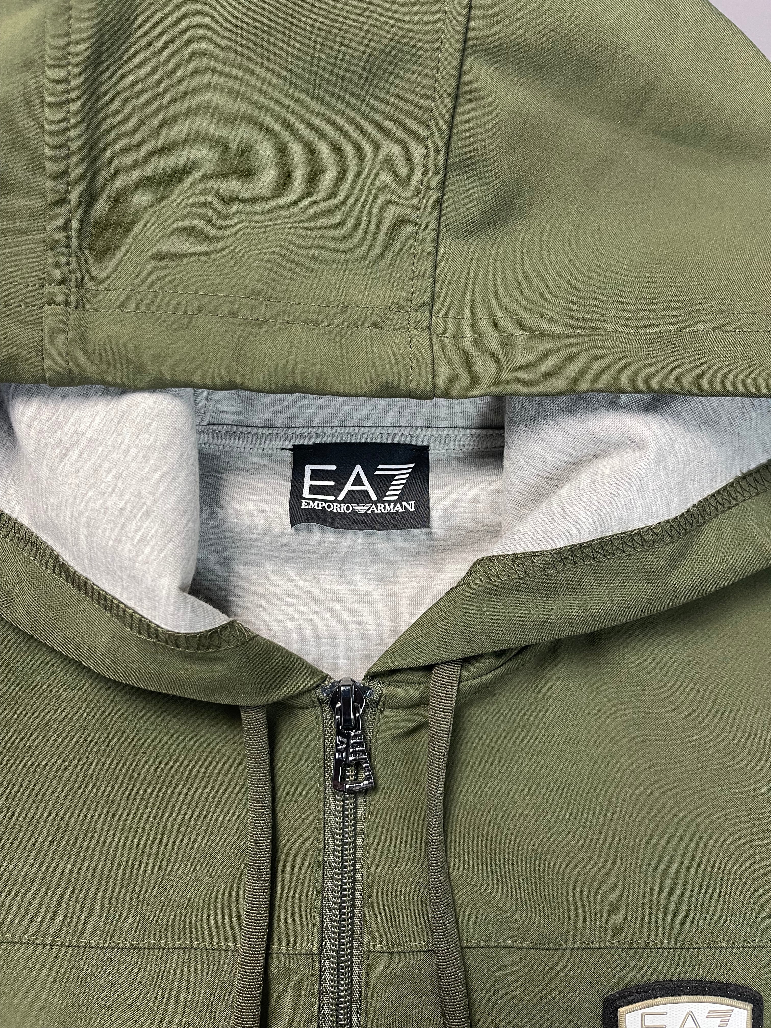 EA7 Jaknica
