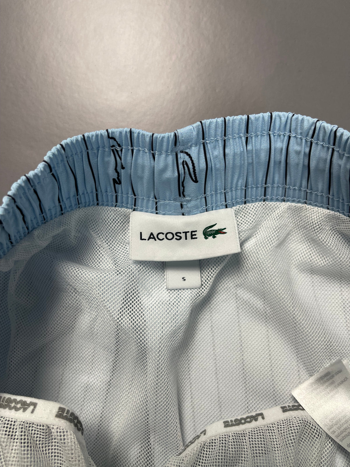 Lacoste “Lines” Šorc &mdash; Slika 3 od 4