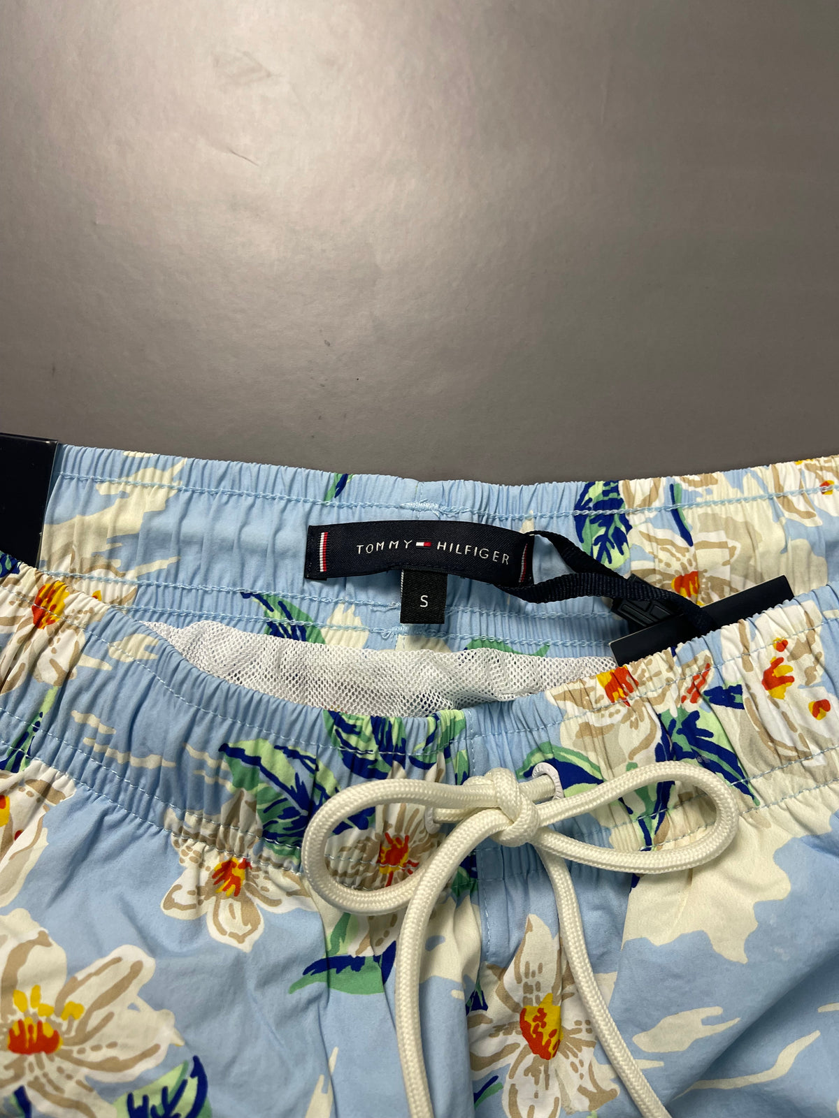 Tommy Hilfiger “Tropical” Šorc &mdash; Slika 4 od 5