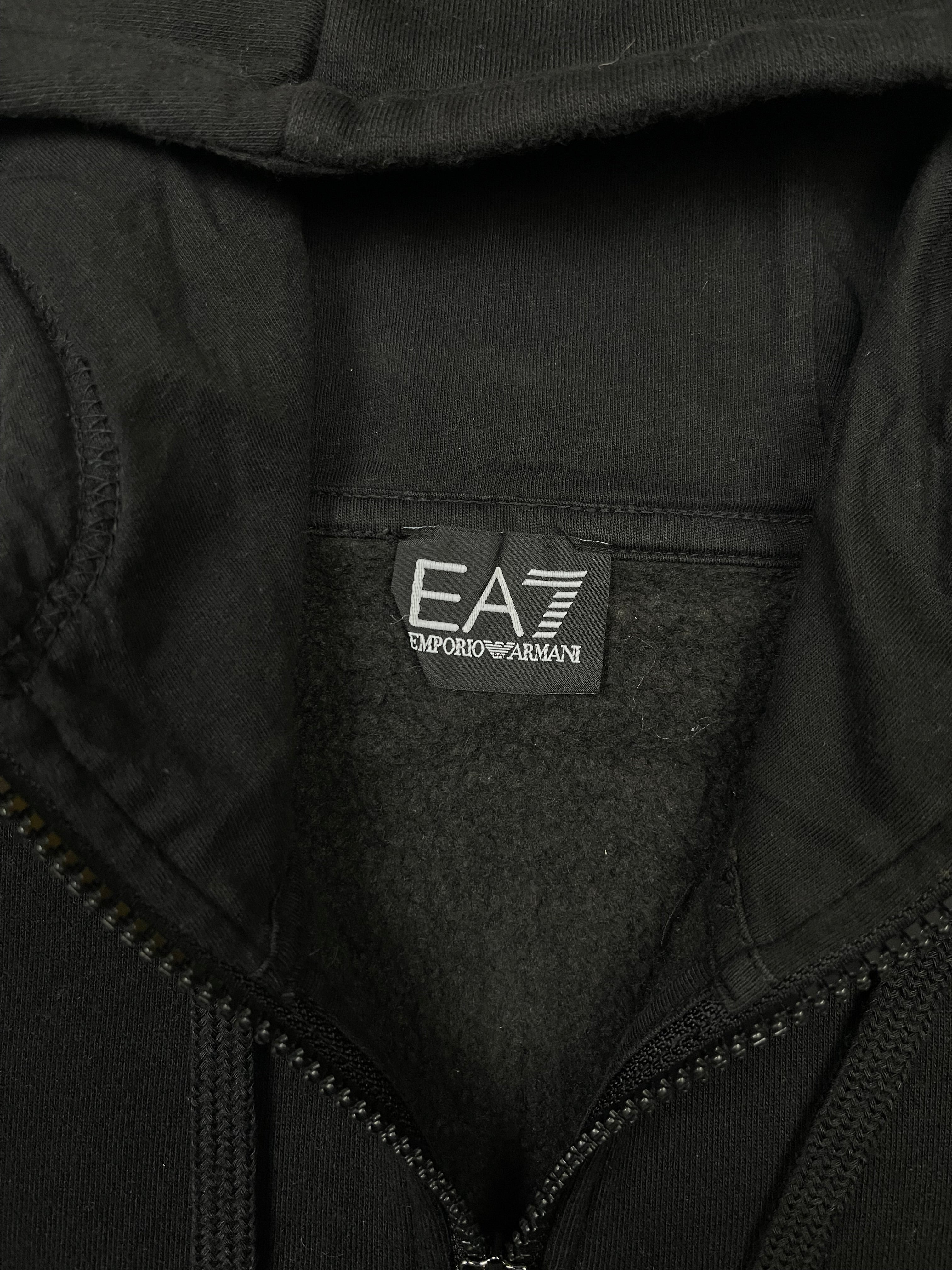 EA7 Duks