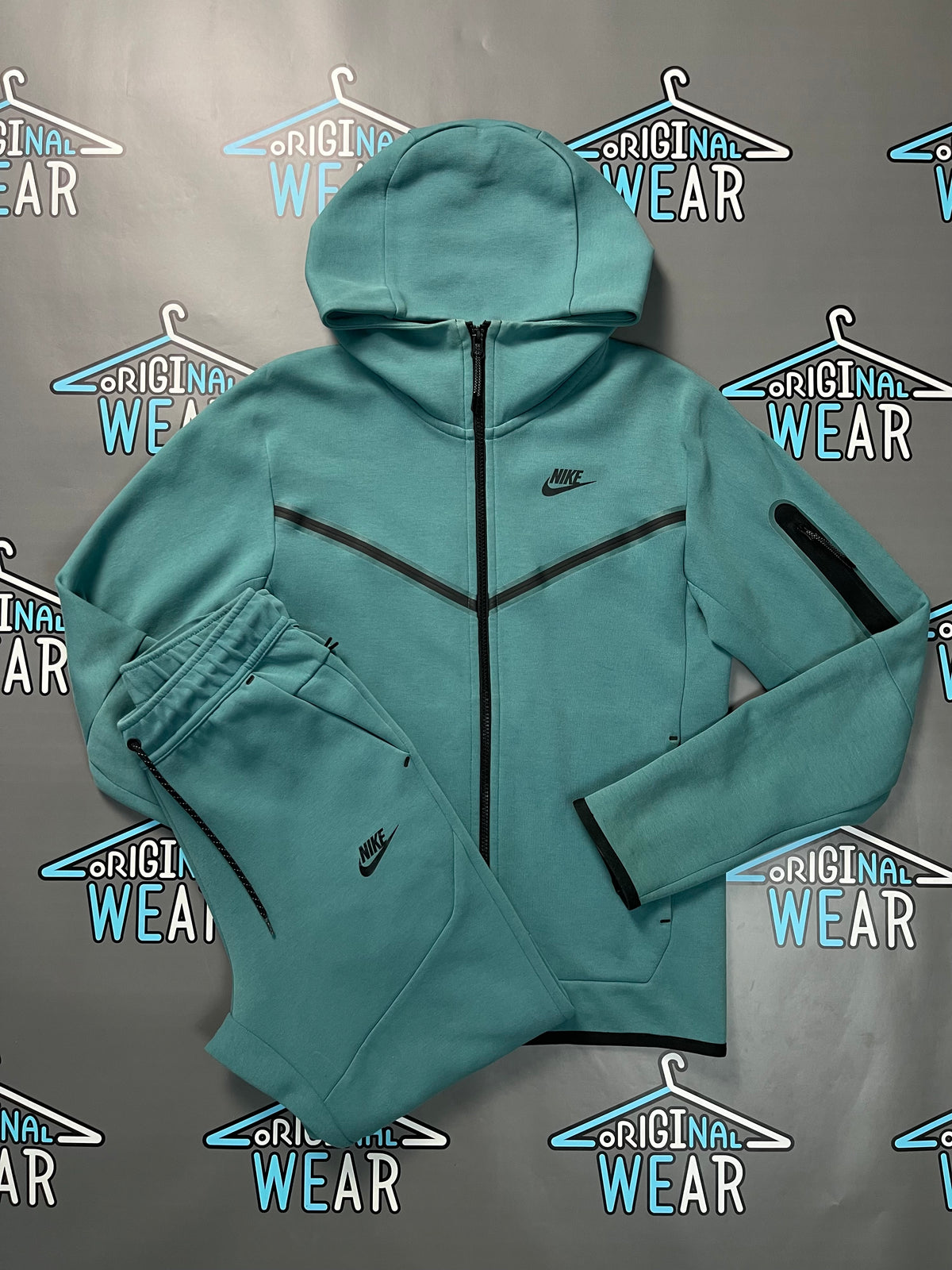 Nike Tech Fleece Komplet &mdash; Slika 1 od 5