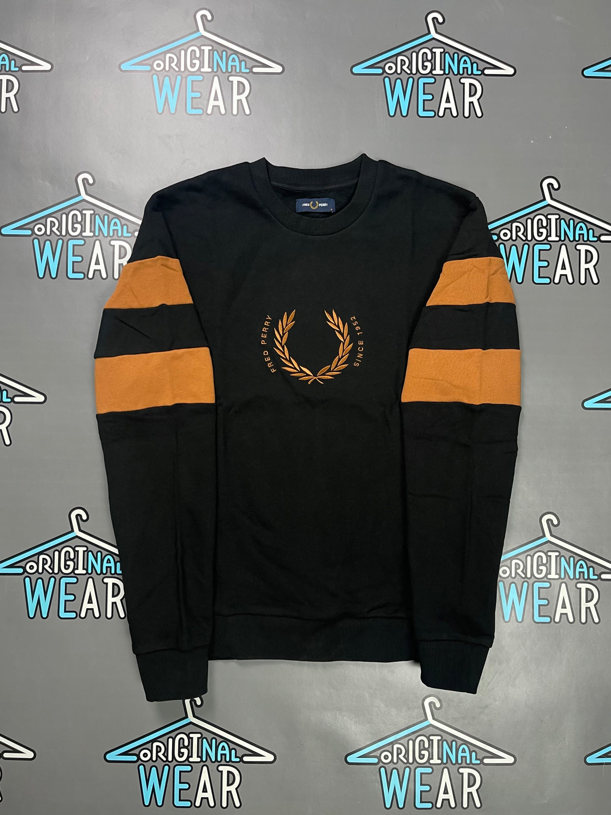 Fred Perry “Crown” Duks &mdash; Slika 1 od 4