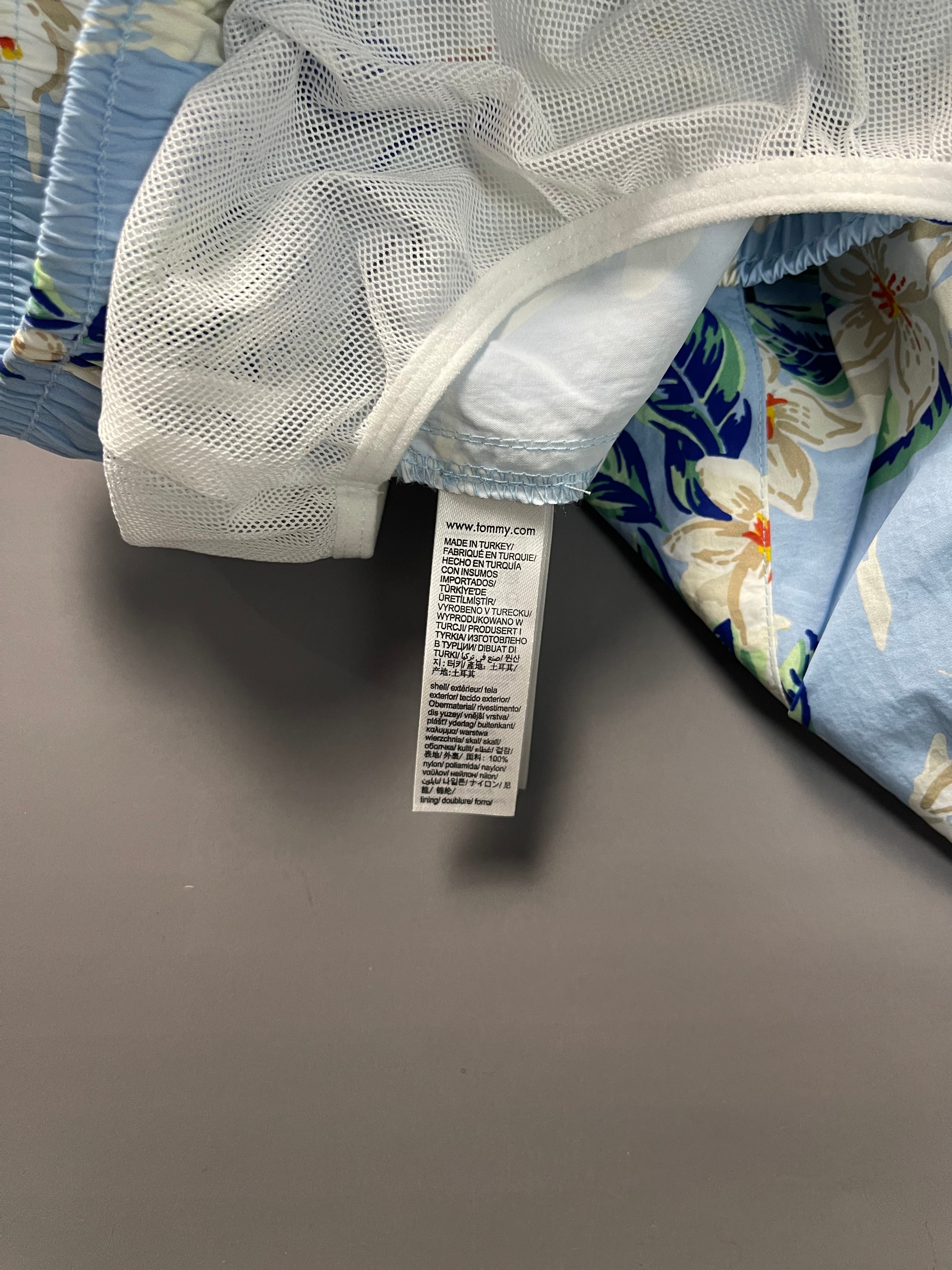 Tommy Hilfiger “Tropical” Šorc