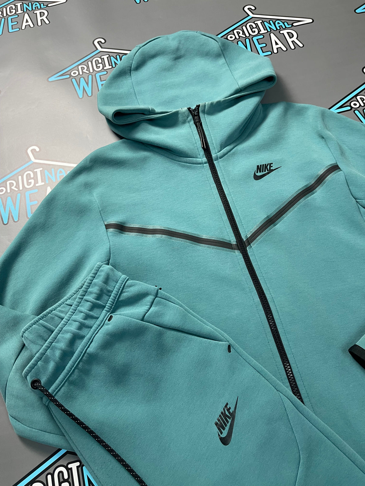 Nike Tech Fleece Komplet &mdash; Slika 3 od 5
